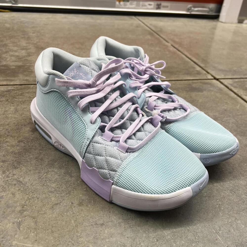 Nike LeBron Witness 8 Easter Mid top basketball shoes size 13 MENS